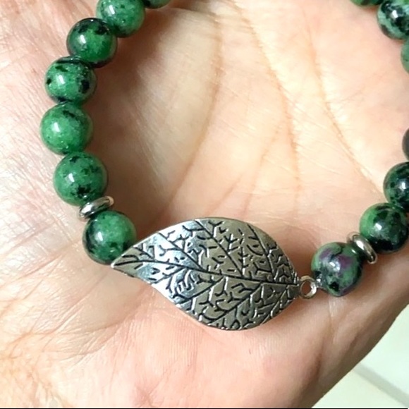 Ruby in zoisite gems & silver plated leaf bracelet - Picture 6 of 7